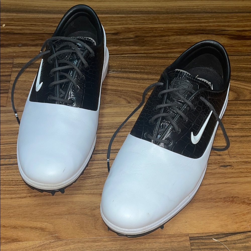 Nike Black and White Men's Athletic Shoes